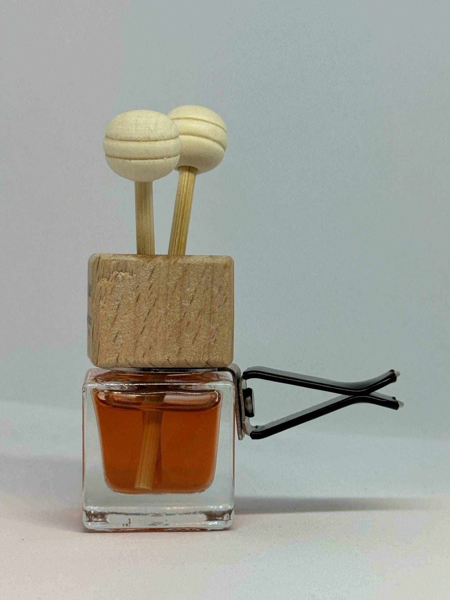 Mizori Collection Paris car perfume with hanging cord, luxury automotive fragrance for a fresh, long-lasting scent.