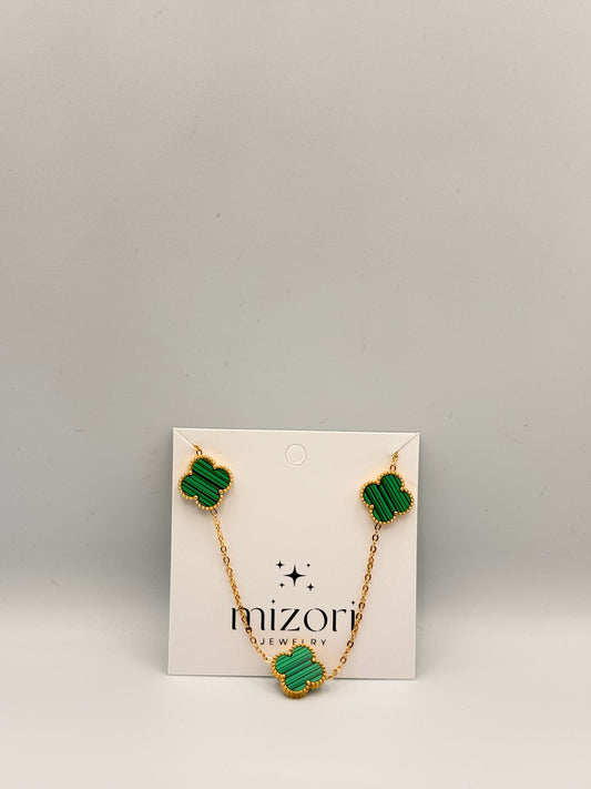 Mizori Jewelry green and gold stainless steel clover necklace, elegant and minimalist women’s fashion accessory